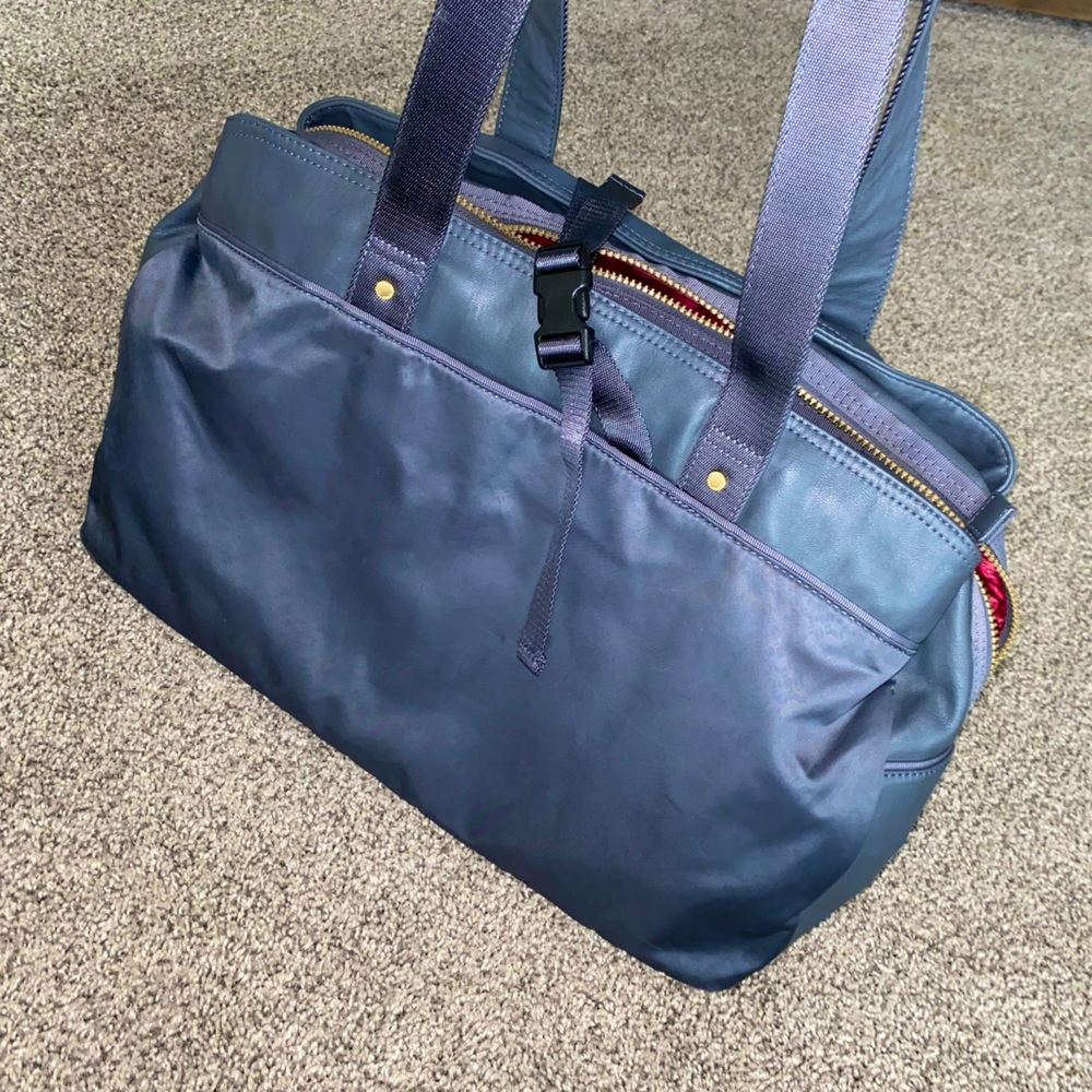 Lululemon Yoga Duffle - only used a few times
